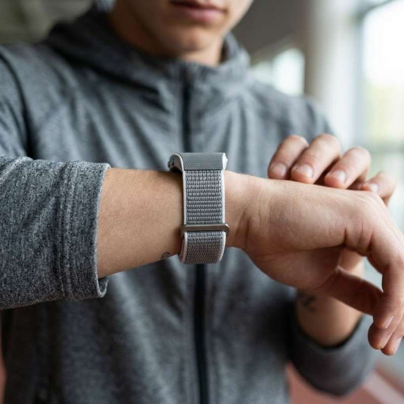 SPOTT-GR Titmo Loop i-110 - Fitness Band με Αδιαβροχοποίηση IP68 και Έξυπνους Μετρητές σε Ασημί Χρώμα